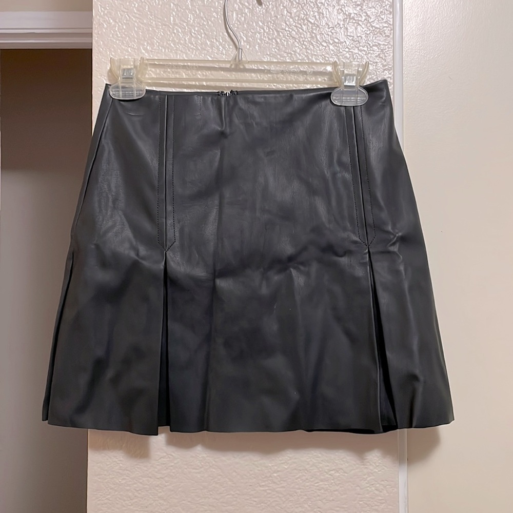 Express Black pleated leather skirt